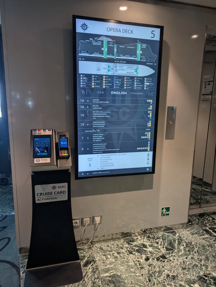 綁定信用卡的機器，沒信用卡也可以使用美金現金