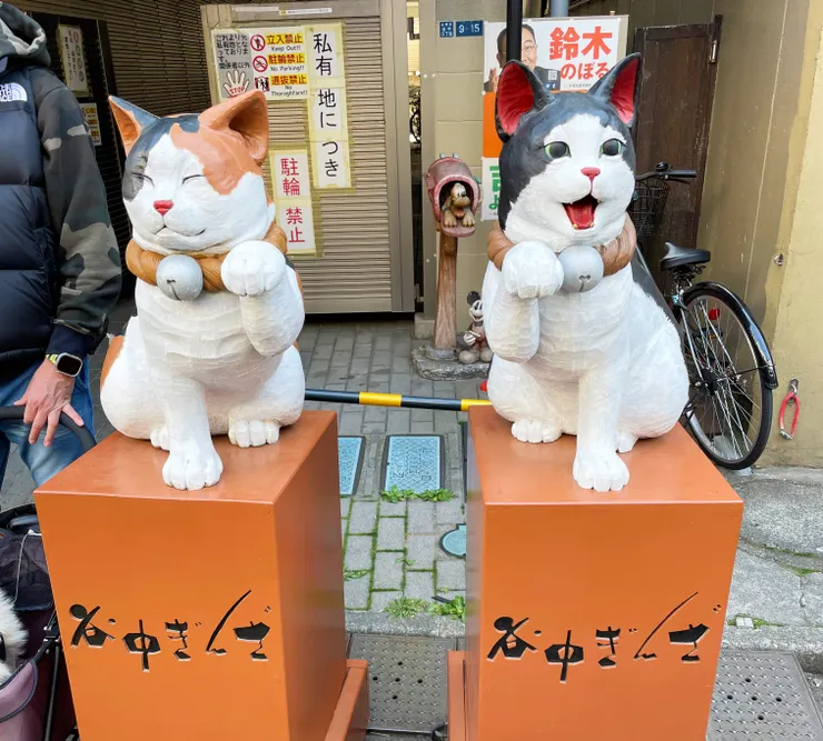 谷中銀座一帶有著貓町之稱，但實際上，要在貓町找到真實的貓咪還真的有難度。