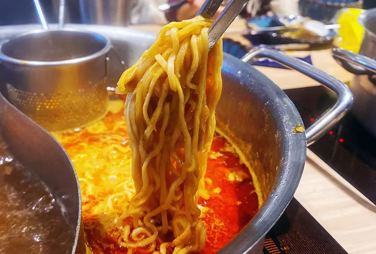  新莊火鍋推薦│大魔大滿足鍋物（新莊店）