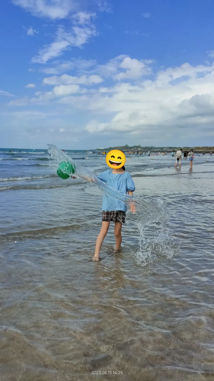 小女玩的不亦樂乎