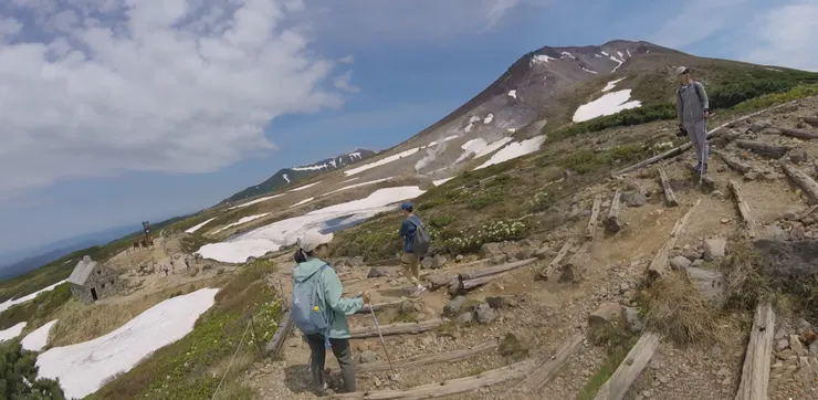 五合目，登山起點，前方是姿見池