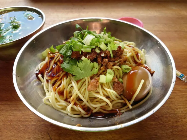 豬雜乾麵加滷蛋