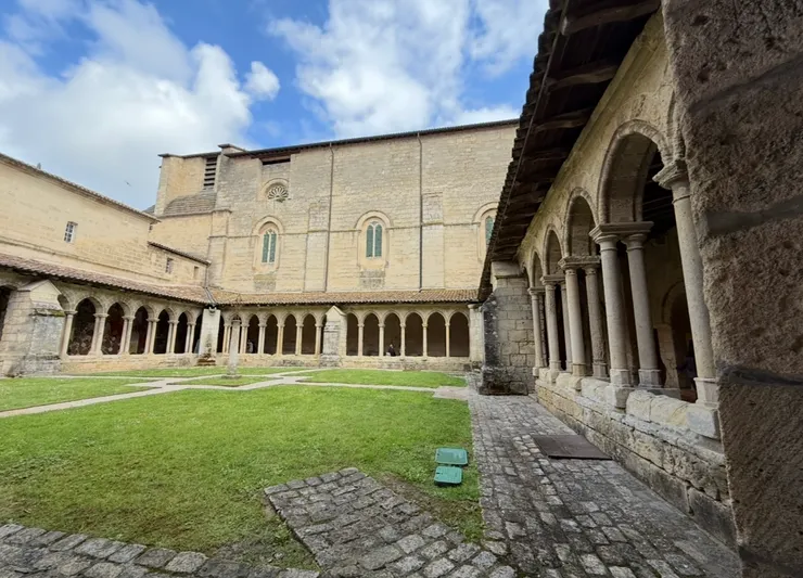 學院教堂旁美麗的廻廊