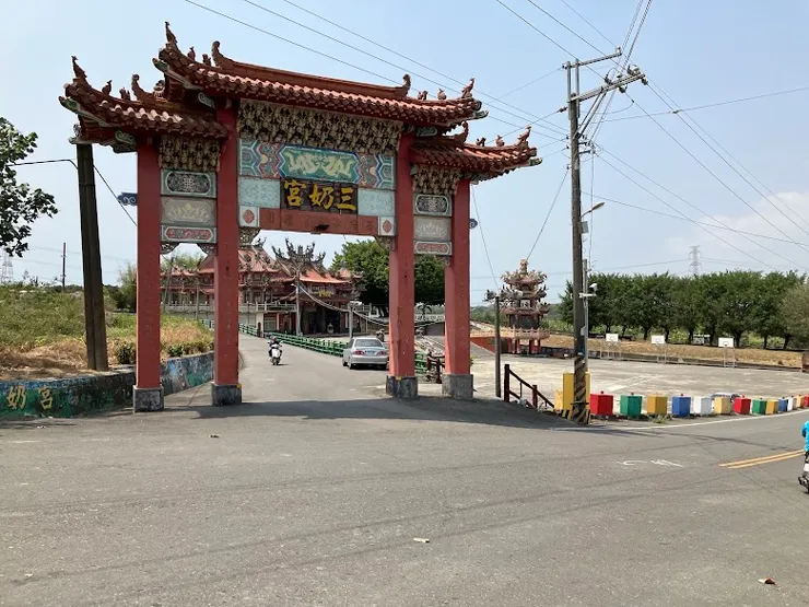 莊嚴的牌樓（圖片截圖於網路）