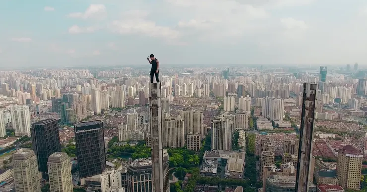 《吹夢無蹤》。不只是爬樓女孩的故事