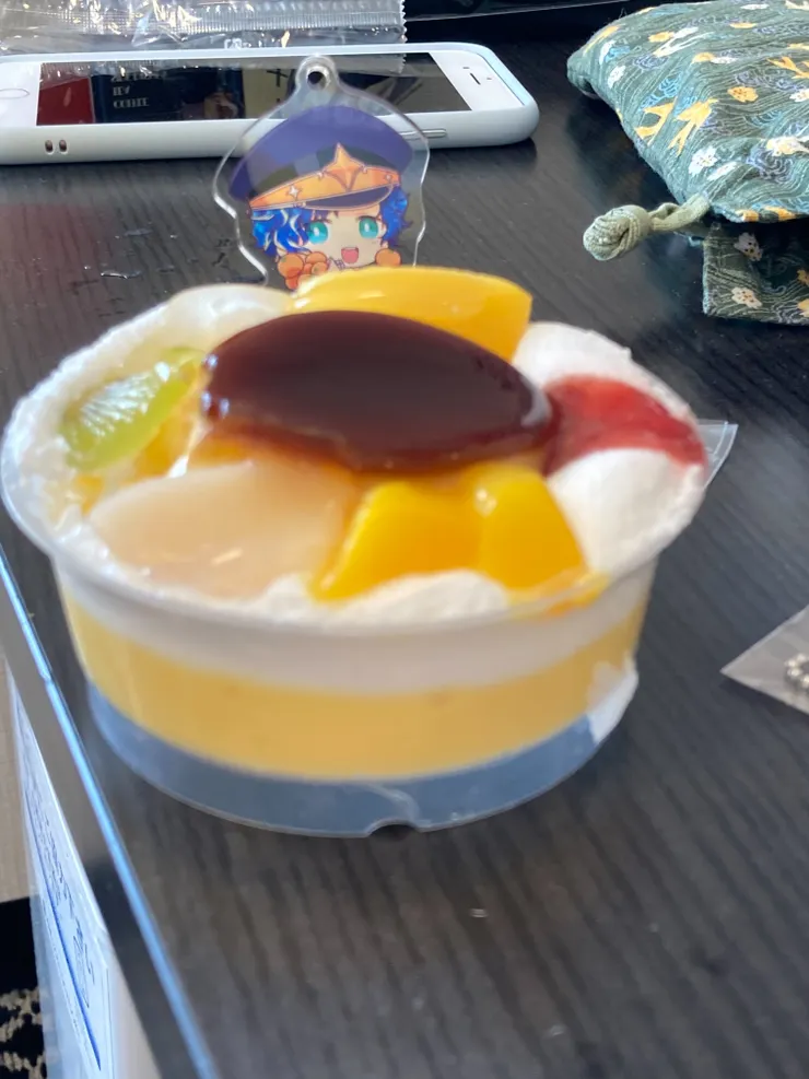 回飯店後的甜點(網路推薦的Domremy Outlet 其實還好)