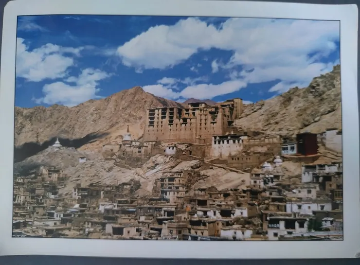 明信片的主建築是列城舊皇宮