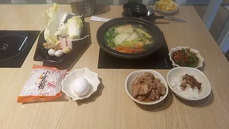 [宜蘭美食]宜蘭市熱門人氣富美海鮮鍋物，各式海鮮、肉類火鍋主