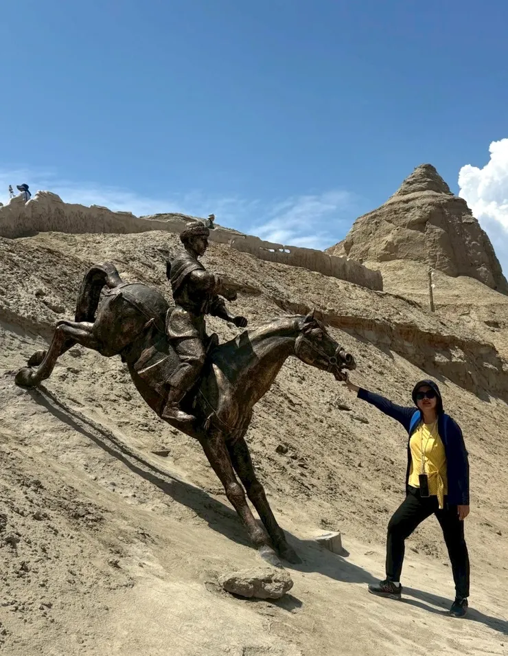 這個雕塑太有氣勢了，一定要拍下來留念