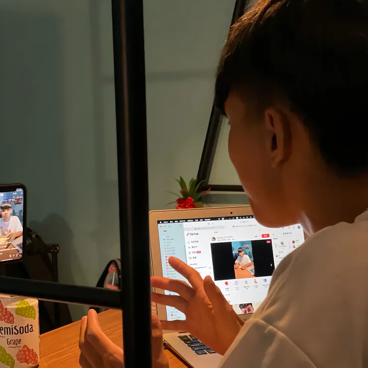 創業初期在家直播帶貨(2022年)