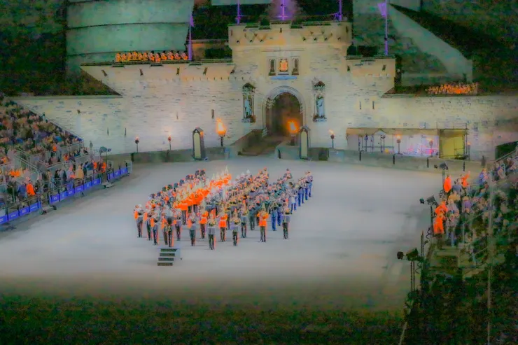 響破天際的軍樂開始奏響，也開始這一場的表演