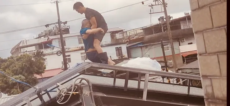 舞思愛的故鄉花蓮馬太鞍部落因馬太鞍溪堰塞湖溢流重創、老家遭淹沒，災情使她心情沉重，持續透過電話及社群媒體關心部落情況。 （圖／風潮音樂　提供）