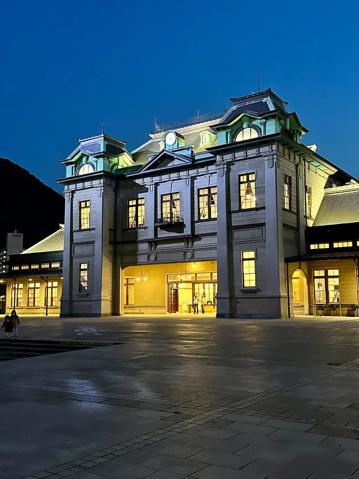 夜晚美麗的門司港車站