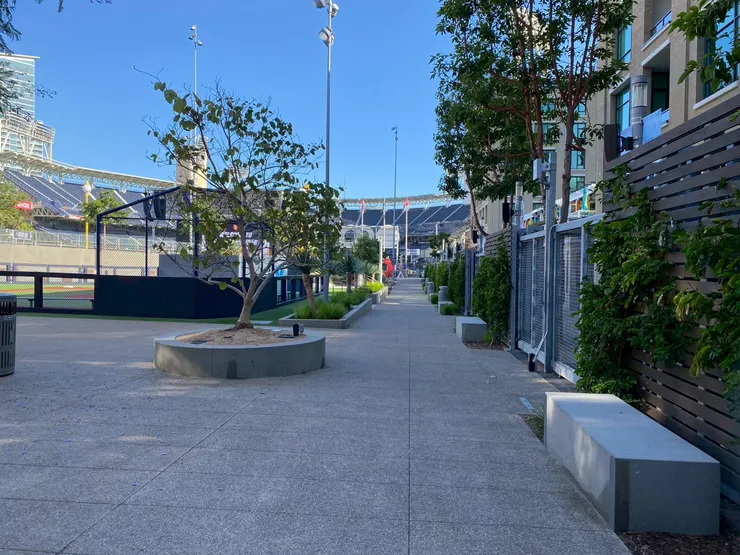 抱歉啦，就只有這麼遠的照片