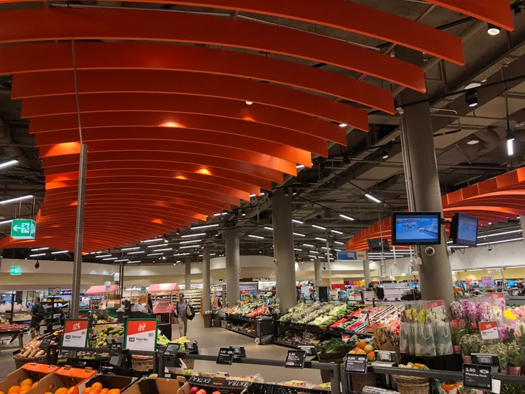 蘇黎世Migros大型量販店販賣各式各樣生鮮食品及生活用品