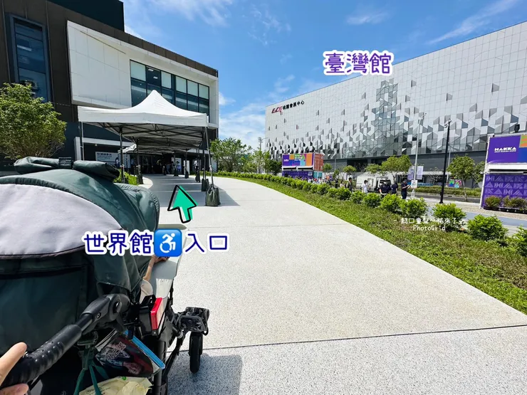 無論哪種輪子(嬰兒車、輪椅...)都需要無障礙空間。