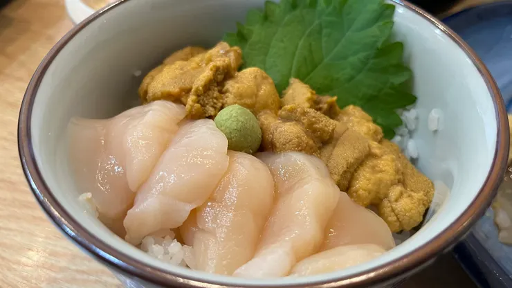 後面的紫蘇讓海膽味道可以更跳。