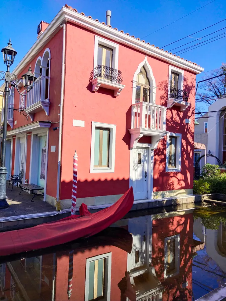 歐式建築及倒影都很美