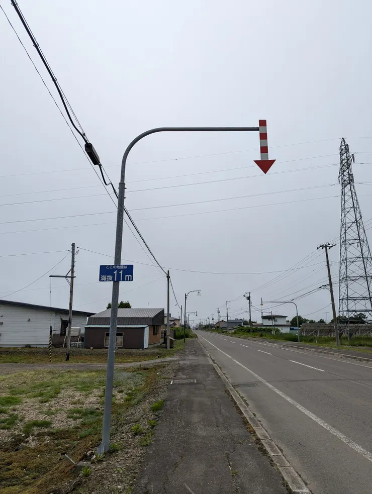 路面邊線標示及海拔