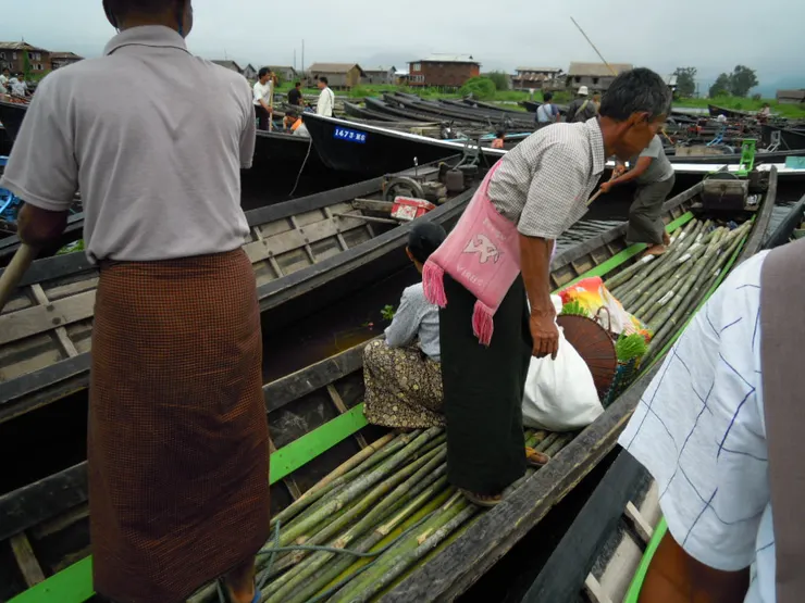 晚到的人就自己想辦法飛簷走壁過去