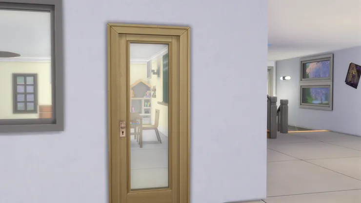 從門口進去，先會看到老師。