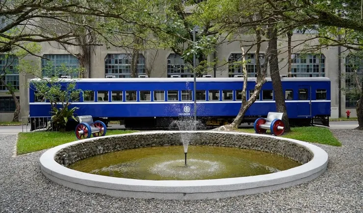 即將啟航的藍皮柴油火車(連結至鐵博館官網)