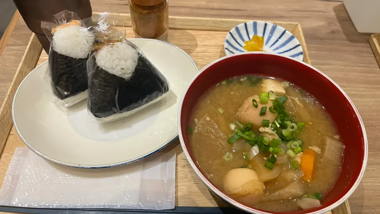 這碗湯超大，喝下去整個超飽足。