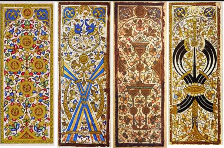 馬穆魯克撲克牌，c.1500。 從左到右：六枚硬幣，十根棍子，三枚杯子和七把劍（現存伊斯坦布林託普卡普宮博物館）。