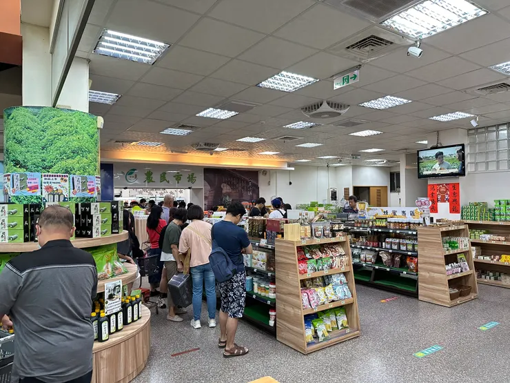 宛如一間小全聯規模的關西農會