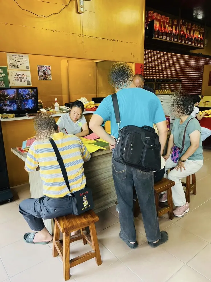 每場法會都爆滿,現場辦理和網路委託院長辦理的信眾