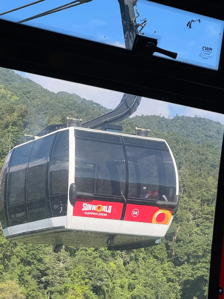 番西邦峰登山纜車