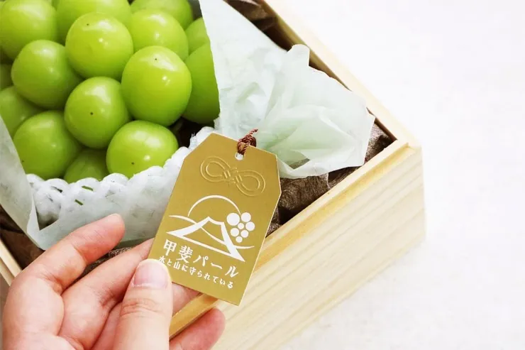 圖說：果實都有獨立的生產認證與編號，並蓋有廣瀨家族印章。(圖/ 旬果屋 Syunkaya)