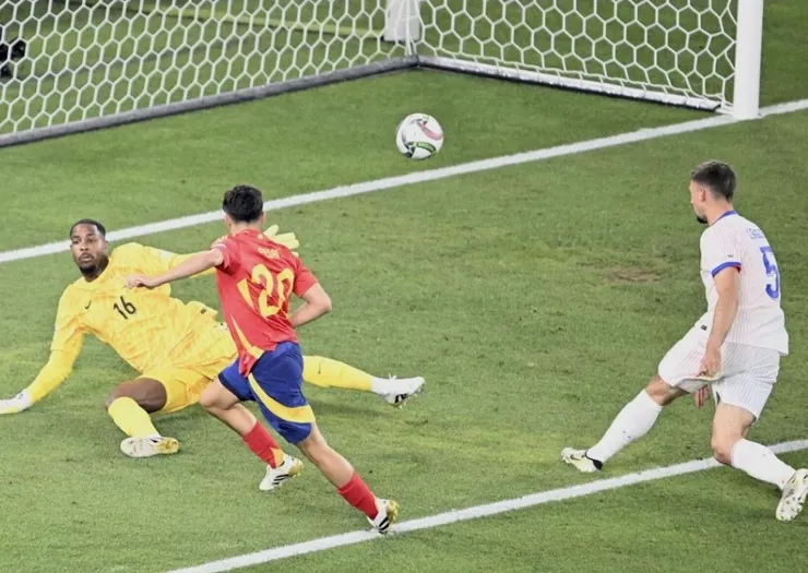 柏迪近門挑射入網助西班牙領先4:0