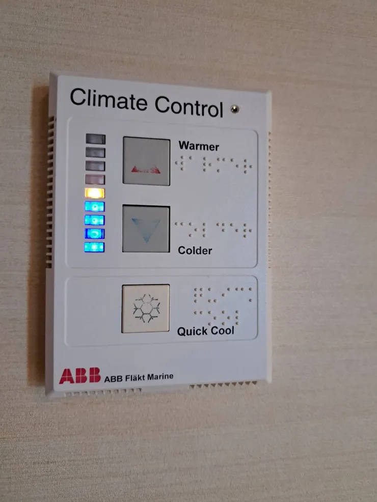 可以調溫度，房間半夜會冷到像冬天