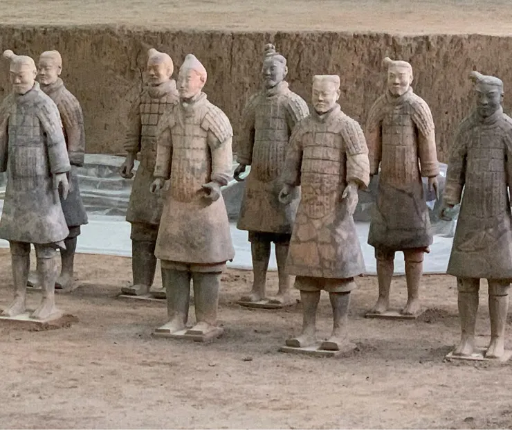 五官、表情、身型都不同