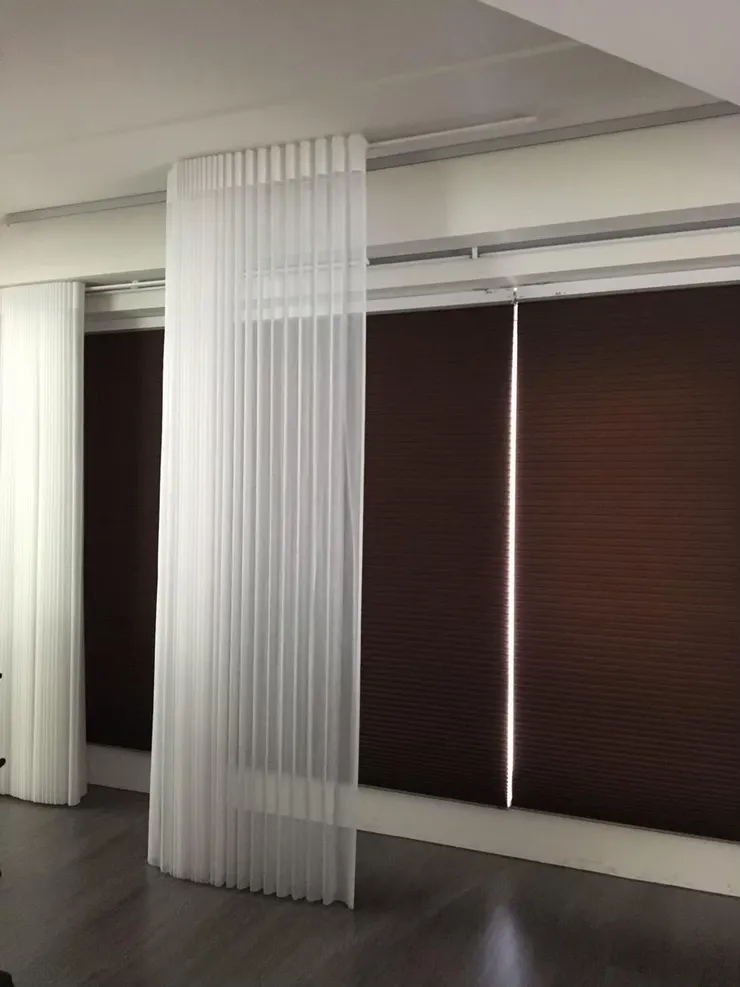 穿越簾可以收攏