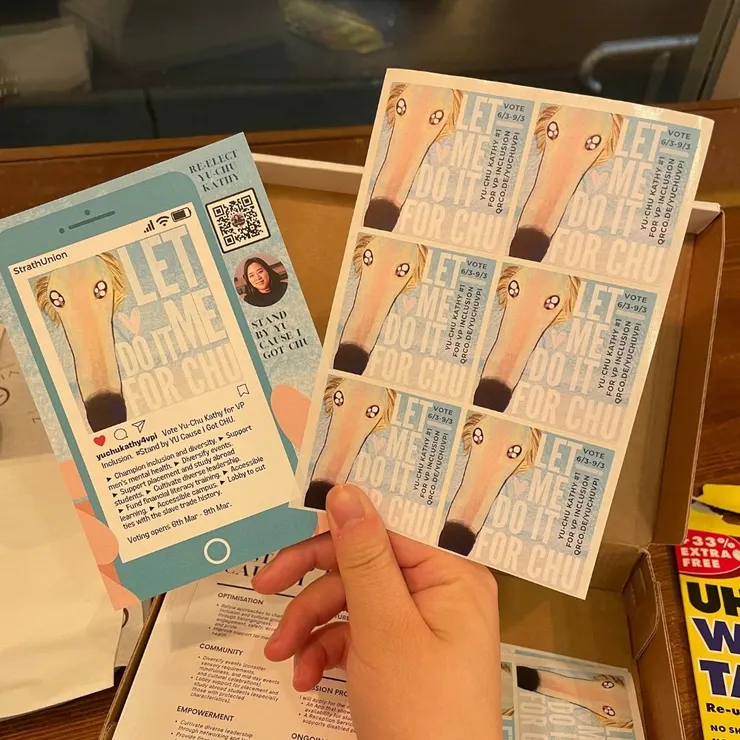 這是我第二次競選的宣傳單跟貼紙，有前次競選經驗了，準備比較充足。