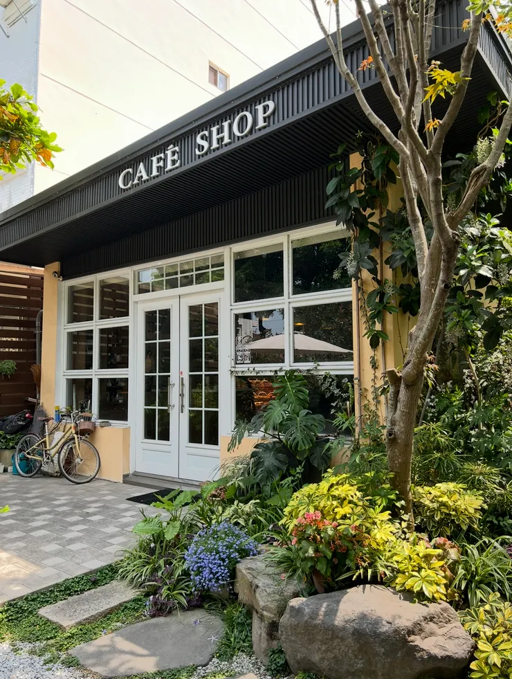 一秒進入英式花園，腳步也跟著慢了下來