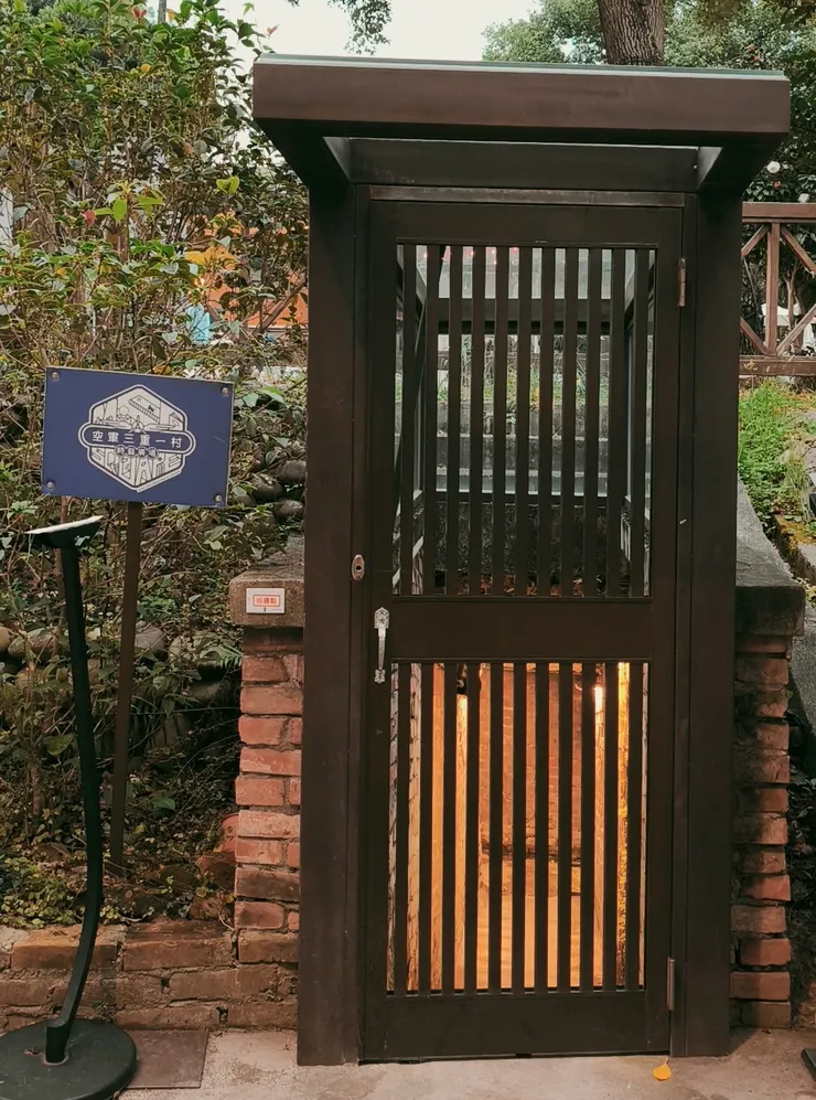 從外面往甬道看，有股神秘的感覺❤️