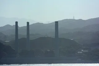 協和發電廠，山巒後有101大樓探出頭