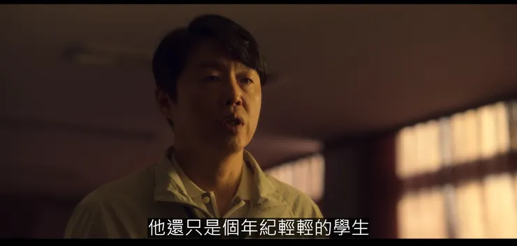 在閃電俠全啟道高中歲月的尾聲,趙萊赫找一群不良學生痛毆他,藉以測試其潛力。這點使得崔日煥於心不忍,但為了「任務」還是選擇旁觀。直到測試結果,勸導全啟道轉向演藝傳播科。( Source: Disney + )