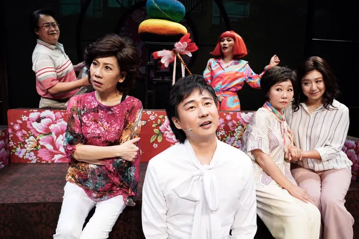 戲中三位女子,上輩子是男子的三房妻妾,這輩子是男子的妻子、母親與丈母娘。(圖片來源:https://www.opentix.life/event/1650738768421212163)