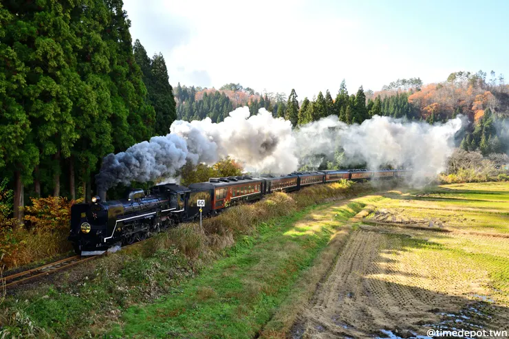 火車以優美弧線通過