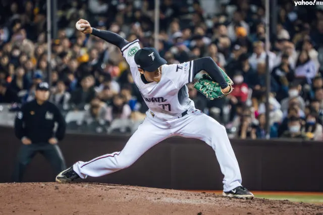 23歲低肩側投的陳宇宏