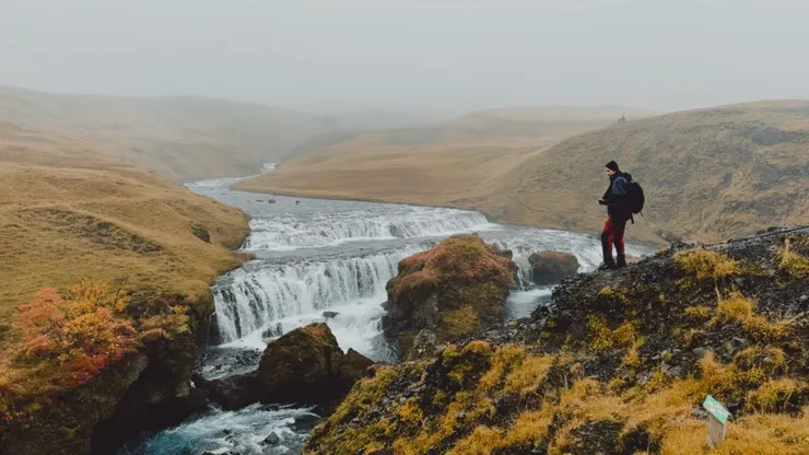 答應我，一定要上去好嗎？剛好拍到一個路人姿勢不錯。