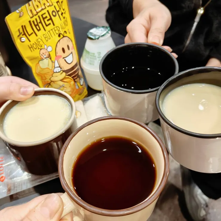 早餐乾杯 - 這是一種有趣的旅遊儀式