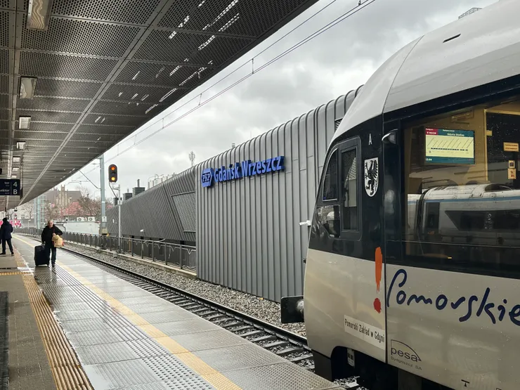 搭火車到格但斯克市區，要在這站轉車