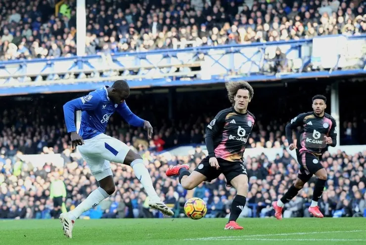 迪確尼開賽十秒射入一球助愛華頓領先1:0