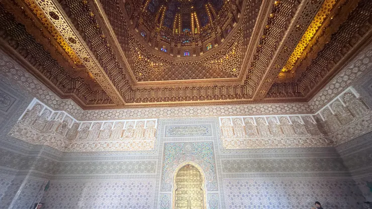 皇室陵寢金碧輝煌