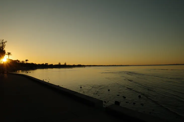 夕陽緩緩從往Sandgate的方向落下,往後看Shorncliffe Pier會是一片粉紅色🌅